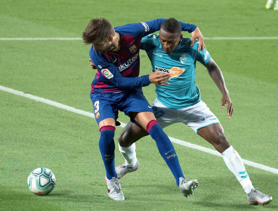 开云体育在线-巴塞罗那主场不敌对手，遭遇失利