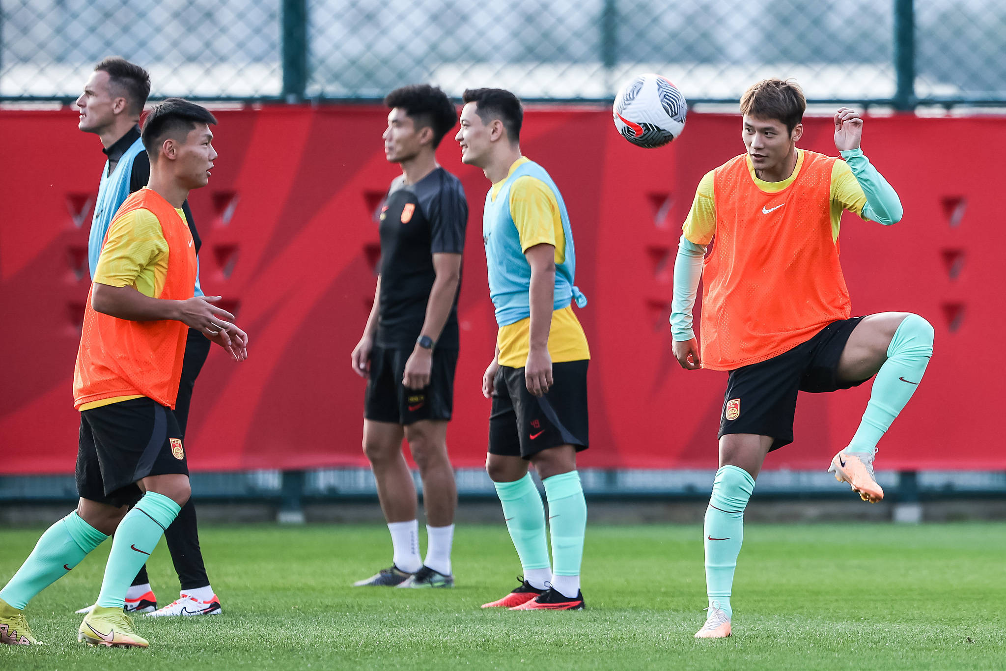 关于乌兹别克斯坦球队蓄势待发，欲击败对手的信息