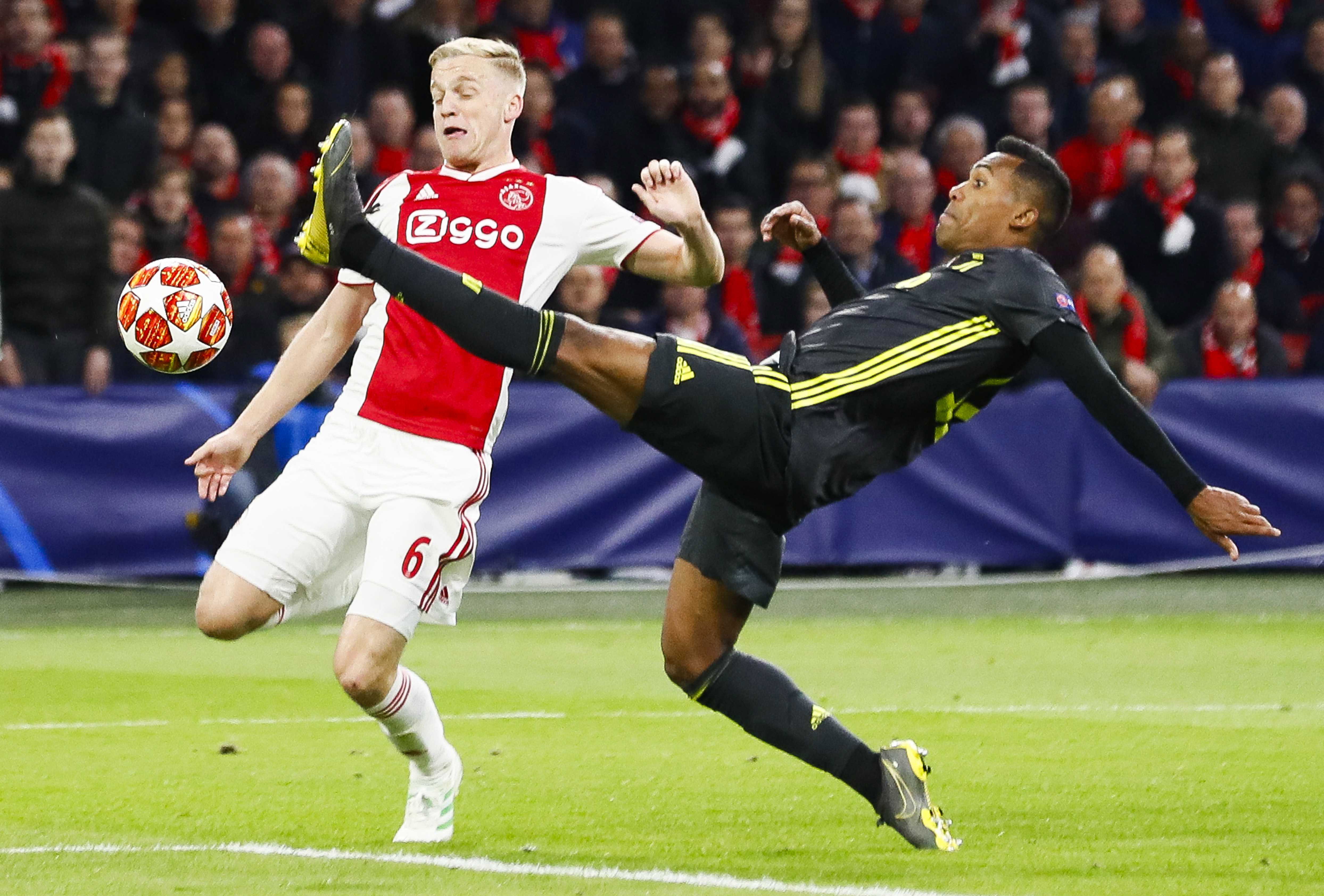 关于阿贾克斯主场战平马德里竞技，积分榜上升至第四的信息