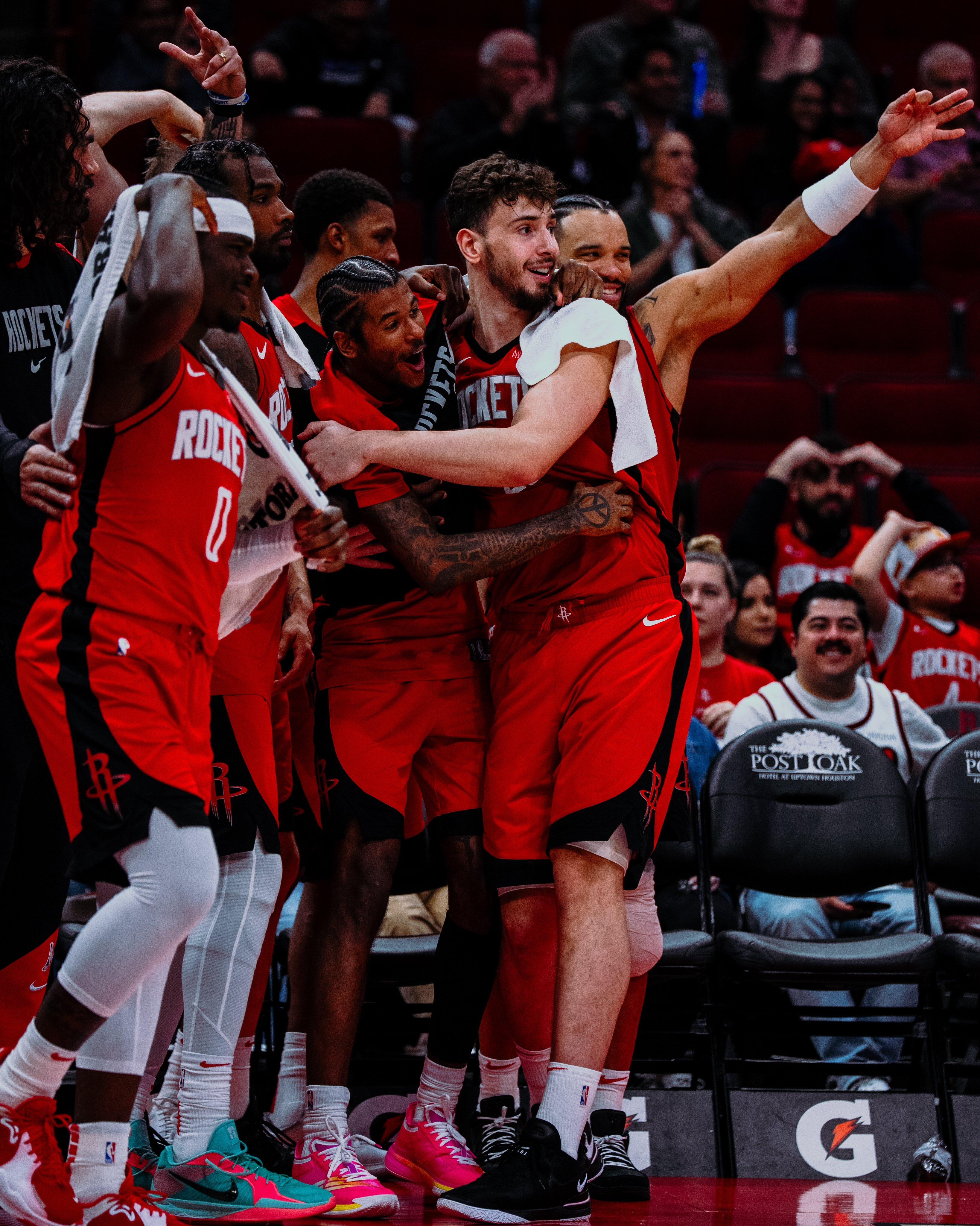 开云体育平台-爵士大胜猛龙，占据比赛先机